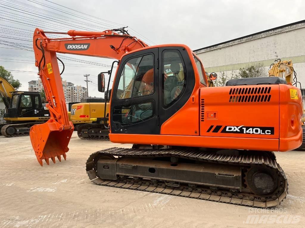 Doosan DX 140 LC Telakaivukoneet