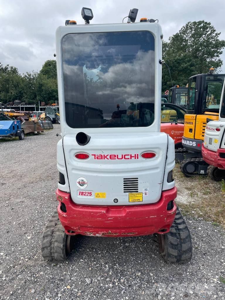 Takeuchi TB 225 Minikaivukoneet < 7t
