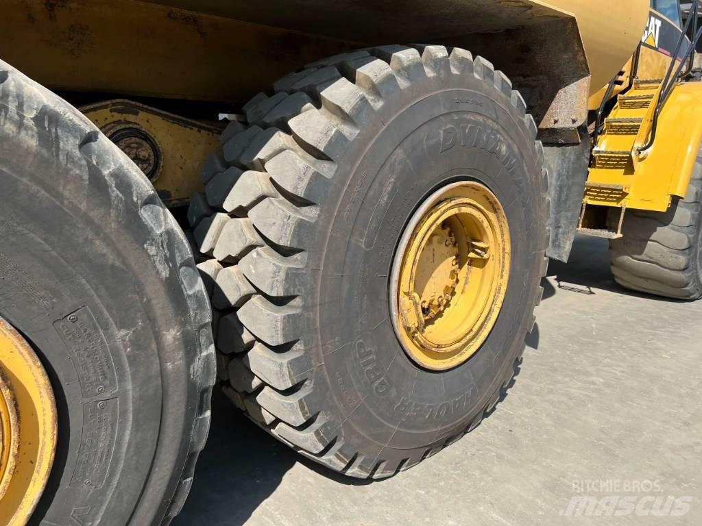 CAT 740 WATER TRUCK Vesisäiliöautot