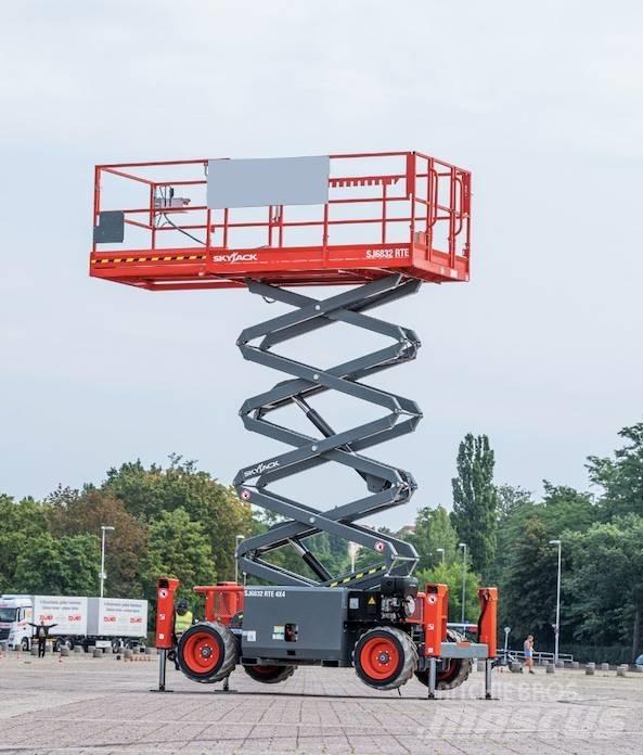 SkyJack 6832RTE Saksilavat