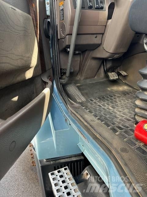 Volvo VNL 430 Vetopöytäautot