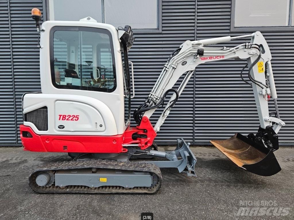 Takeuchi TB 225 Minikaivukoneet < 7t
