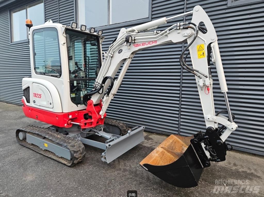 Takeuchi TB 225 Minikaivukoneet < 7t