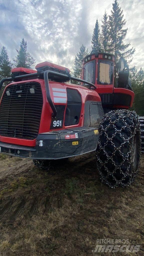 Komatsu 951 Harvesterit