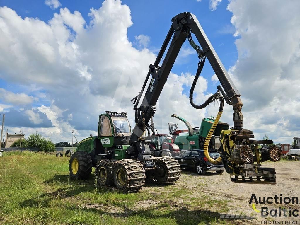 John Deere 1170 E Harvesterit
