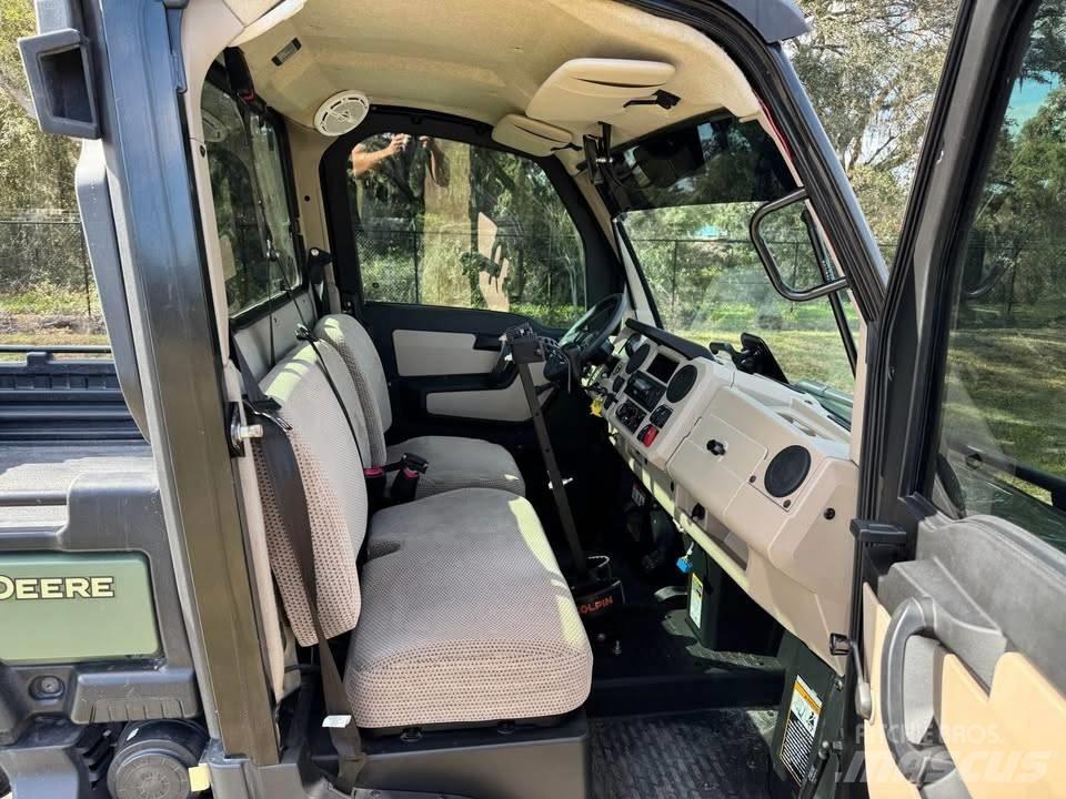 John Deere XUV835R Taajamakoneet