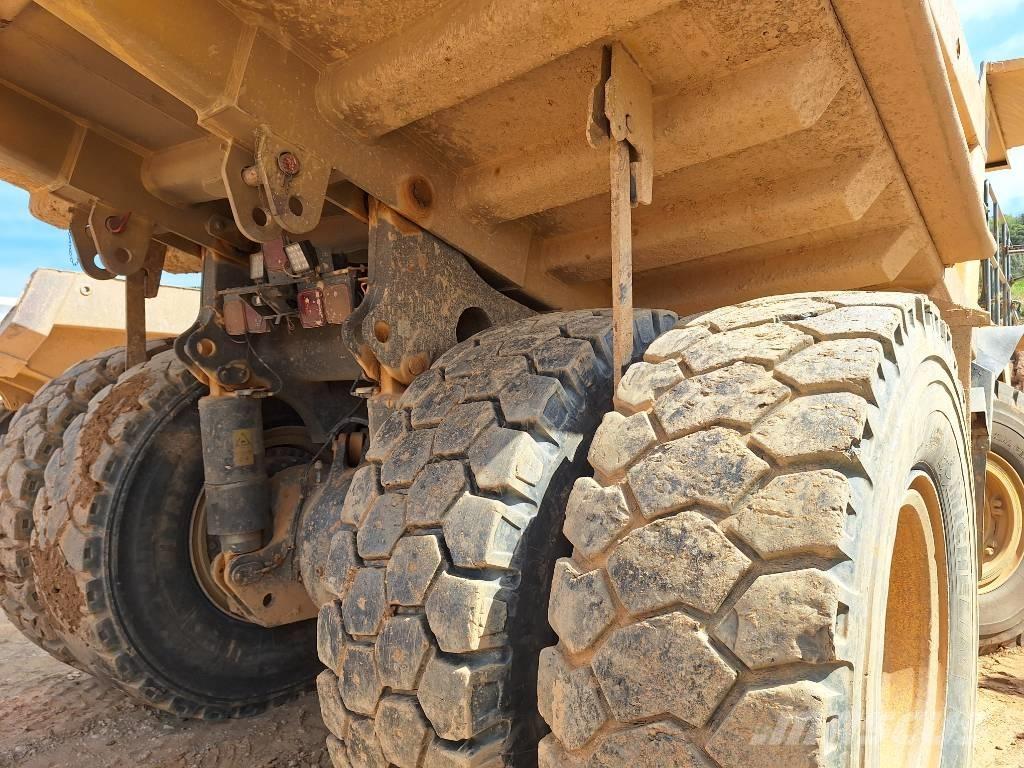 Komatsu HD605-7EO Maansiirtoautot