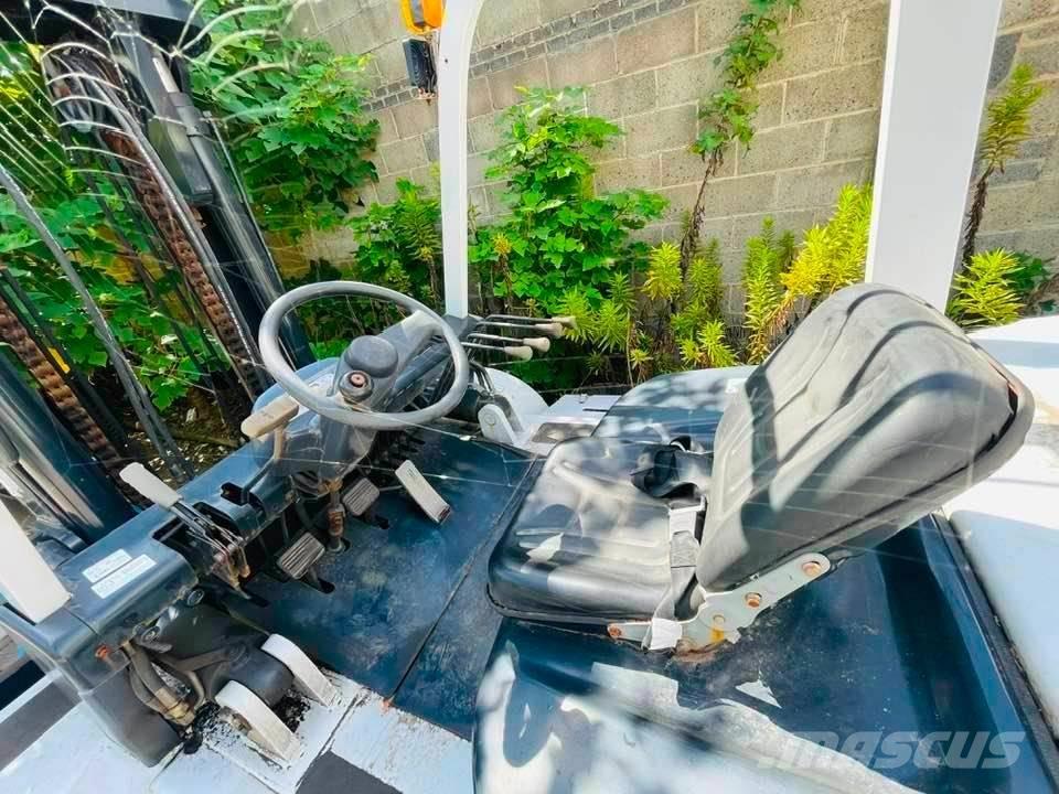 TCM FD100Z8 Dieseltrukit