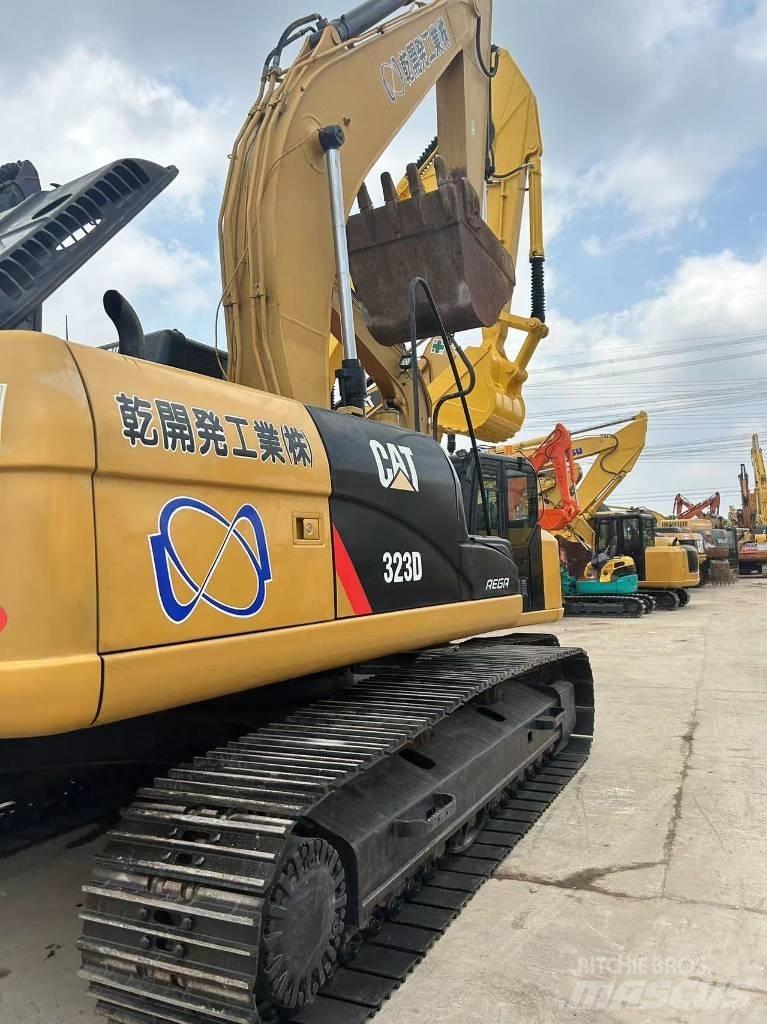 CAT CAT323D Telakaivukoneet