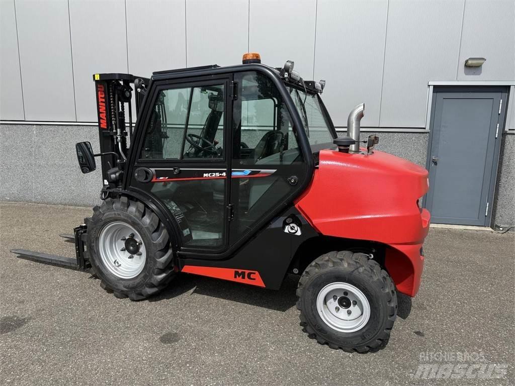 Manitou MC25-4 Maastotrukit