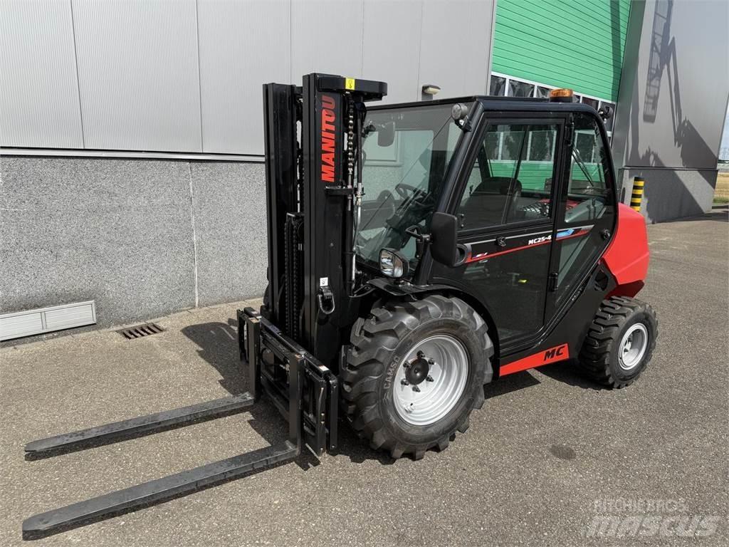 Manitou MC25-4 Maastotrukit
