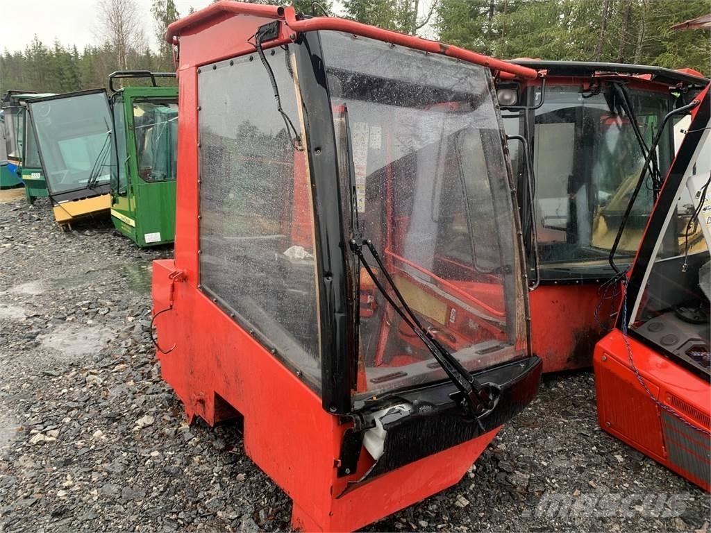 Komatsu 901TX Ohjaamo ja sisusta