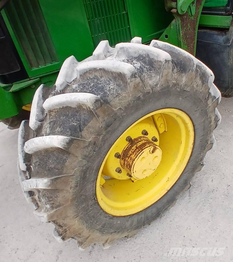 John Deere 6110 Traktorit