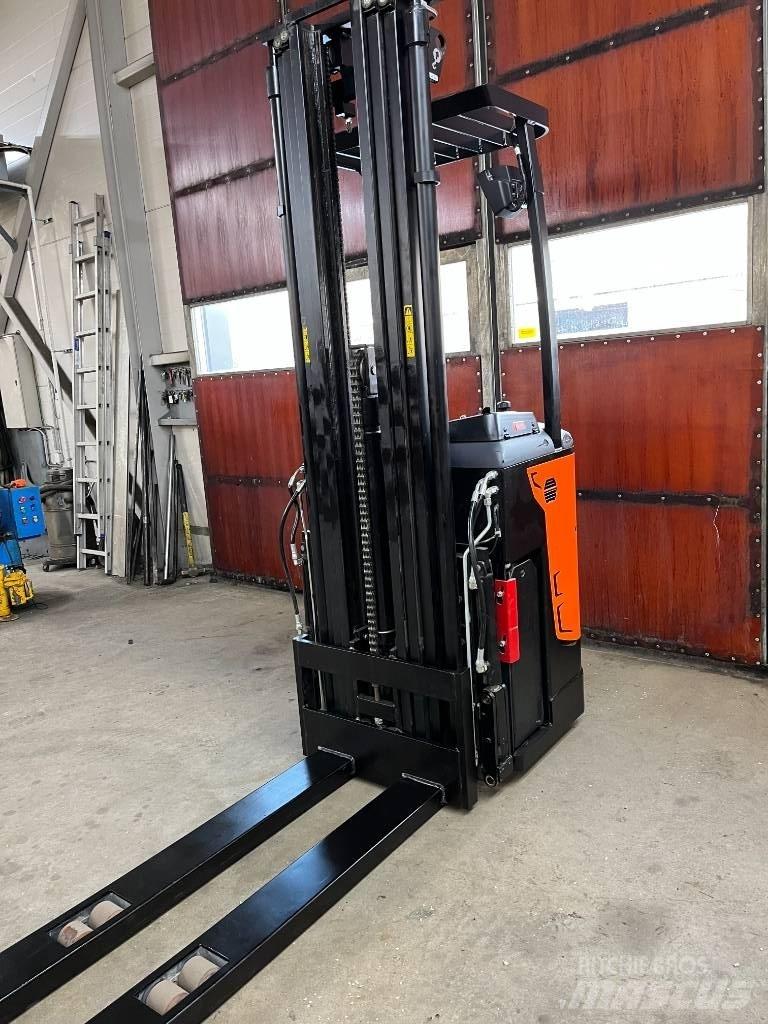 Rocla SST12AC Ajettavat pinoamisvaunut