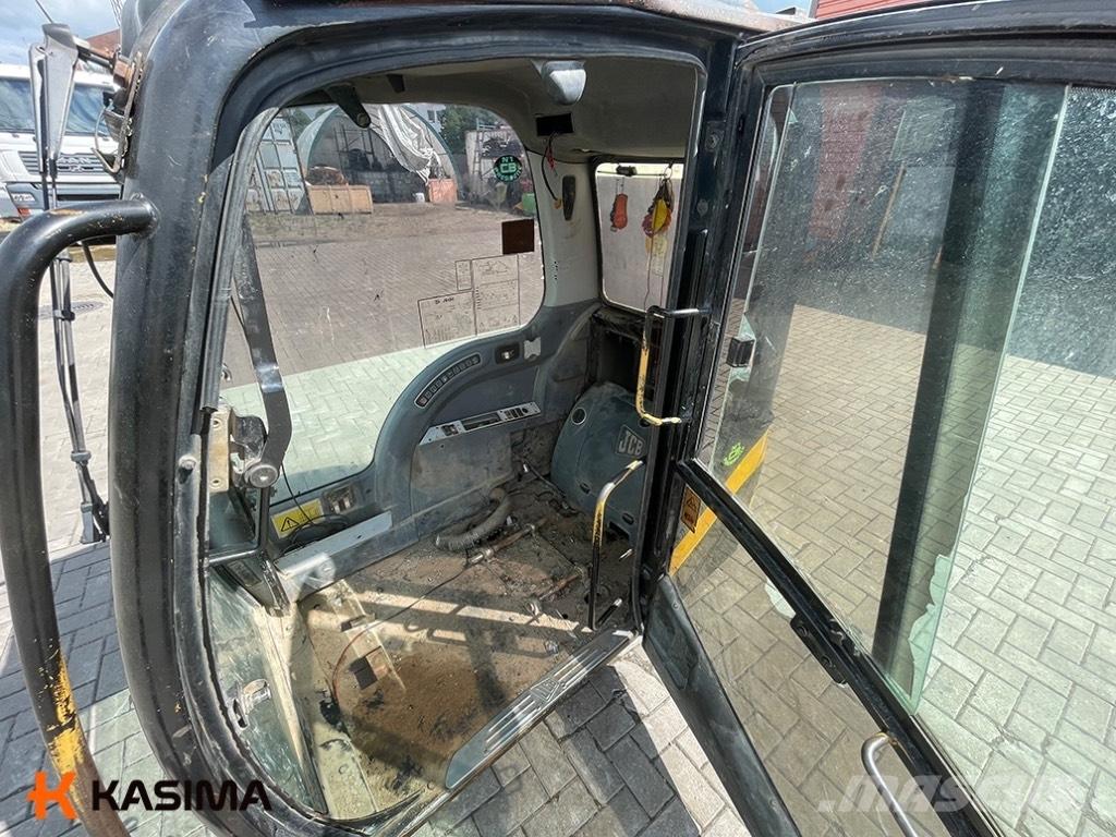 JCB JS130 Cabin Ohjaamo ja sisusta