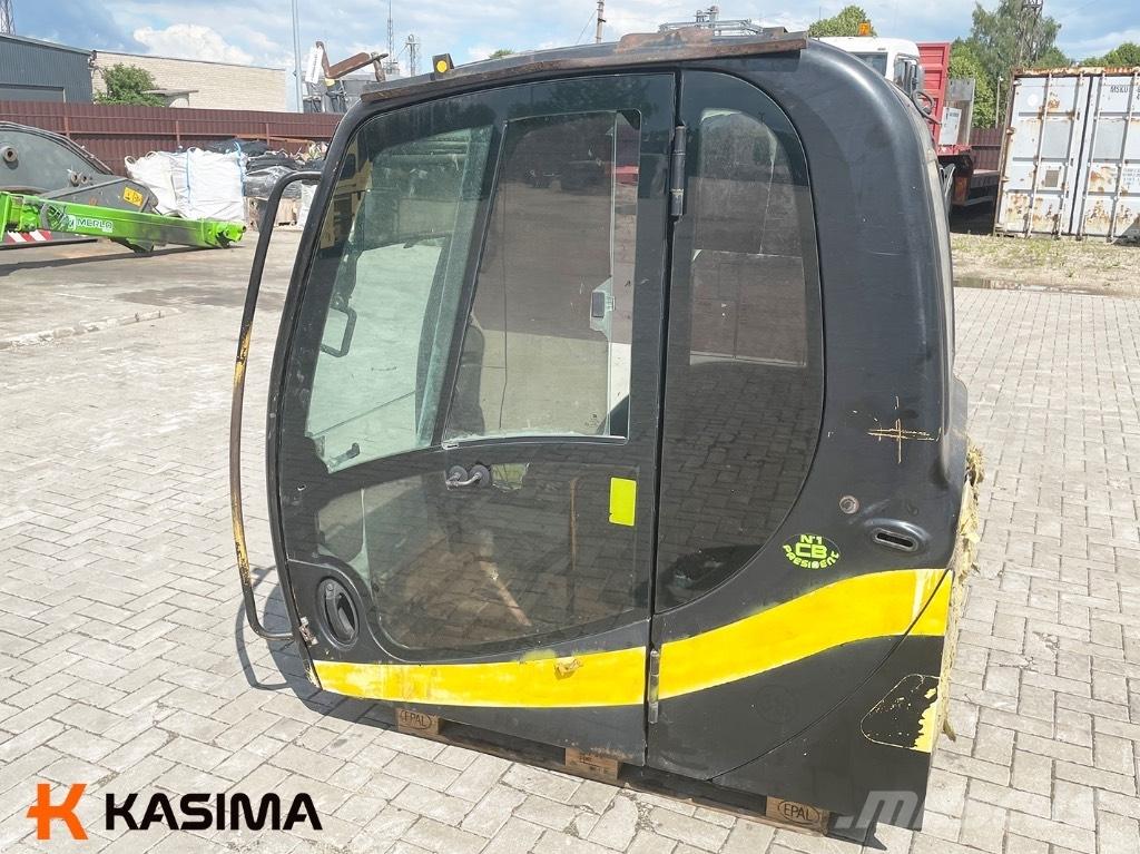 JCB JS130 Cabin Ohjaamo ja sisusta