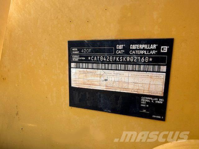 CAT 420 F Kaivurikuormaajat