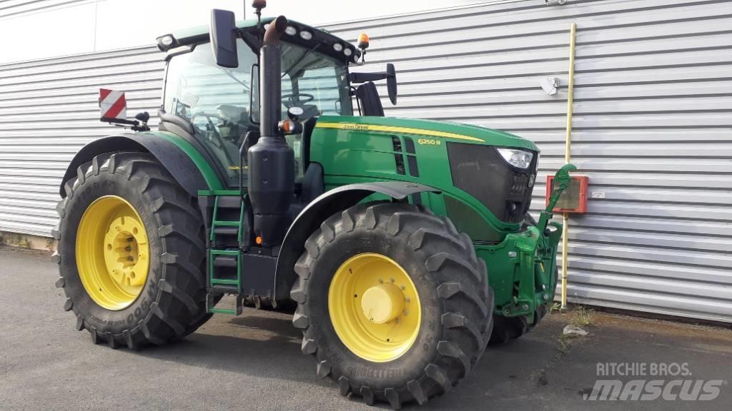 John Deere 6250 R Traktorit