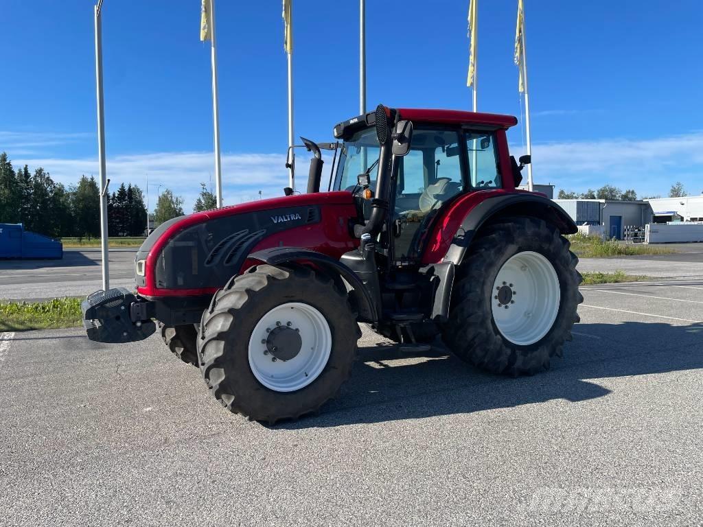 Valtra T 153 Versu Traktorit