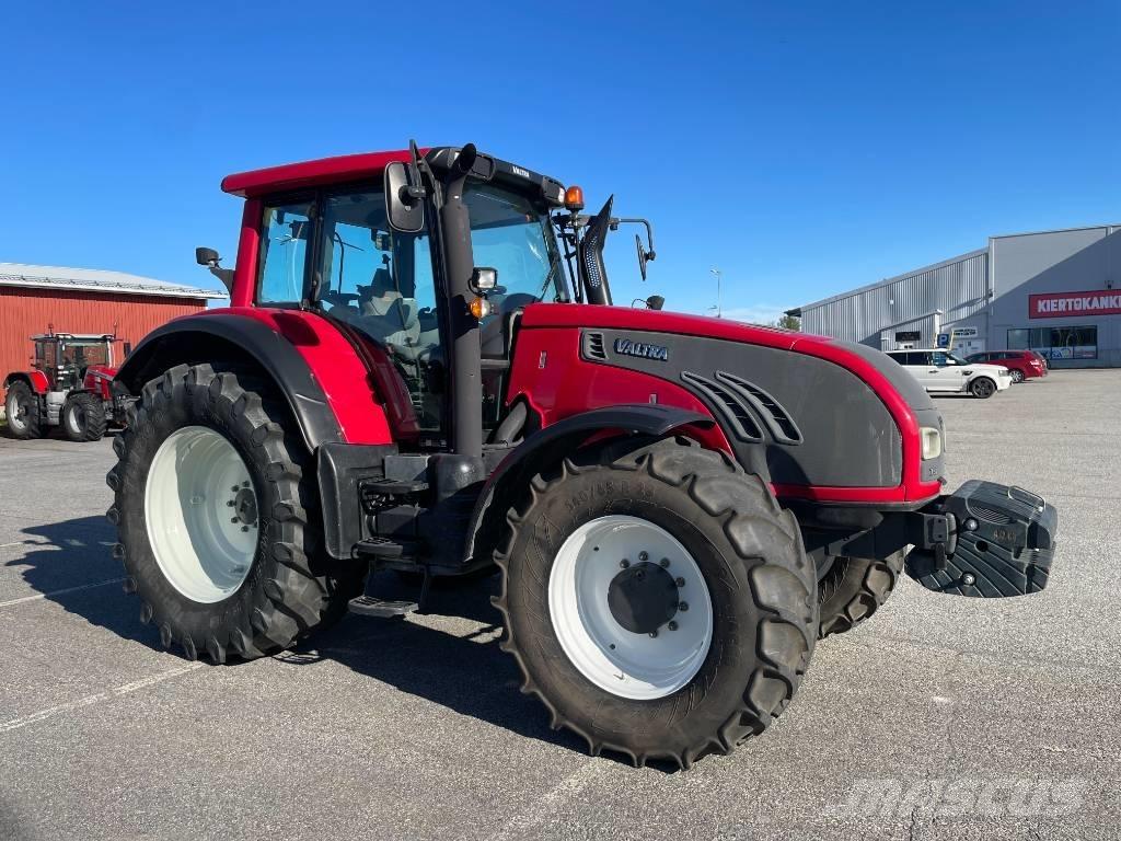 Valtra T 153 Versu Traktorit