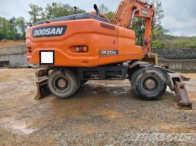 Doosan DX 210 W Pyöräkaivukoneet