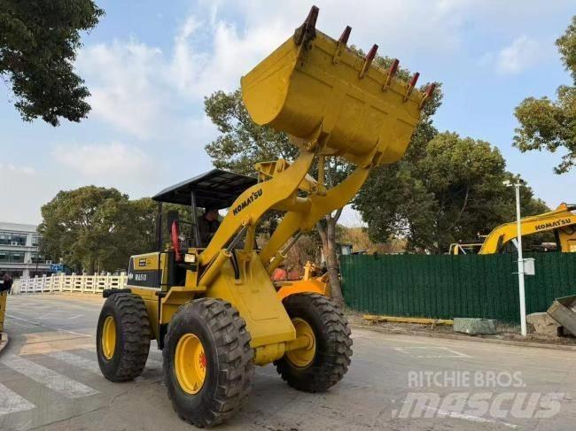 Komatsu WA 100 Pyöräkuormaajat