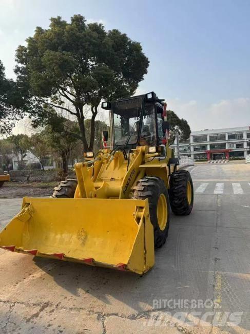 Komatsu WA 100 Pyöräkuormaajat