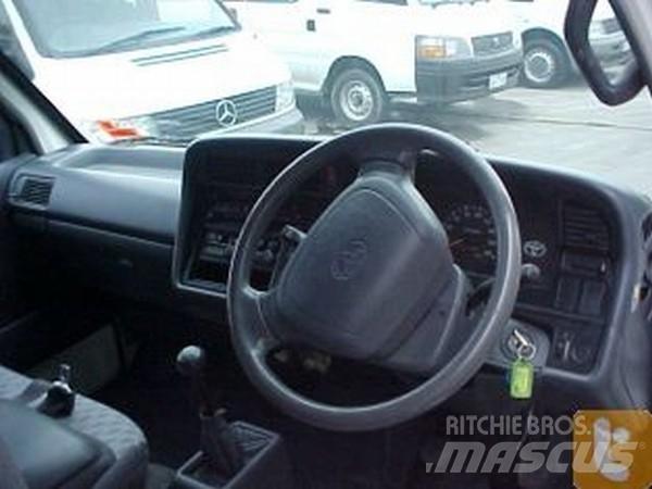 Toyota HIACE RZH103R Pakettiautot