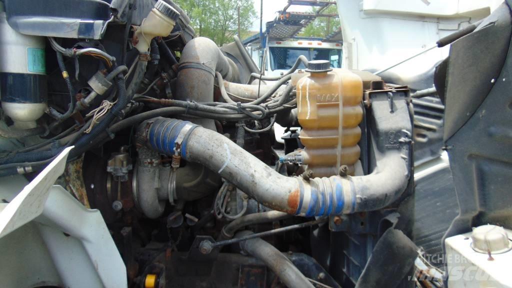 International 8600 Vetopöytäautot