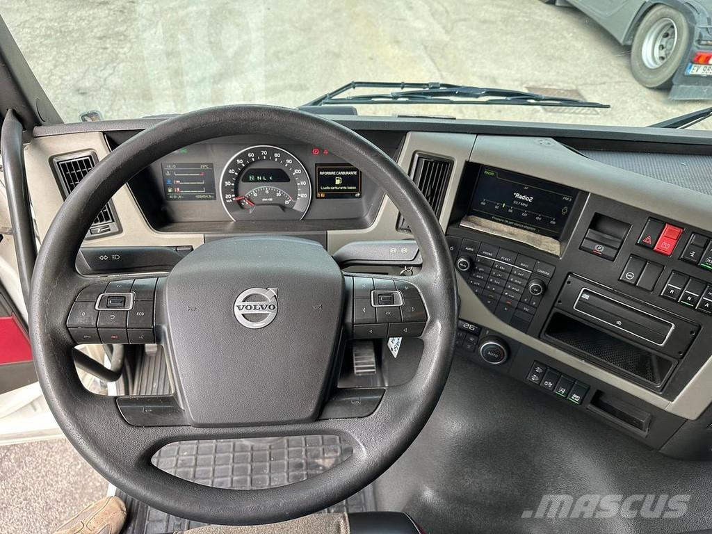 Volvo FM450 Vetopöytäautot