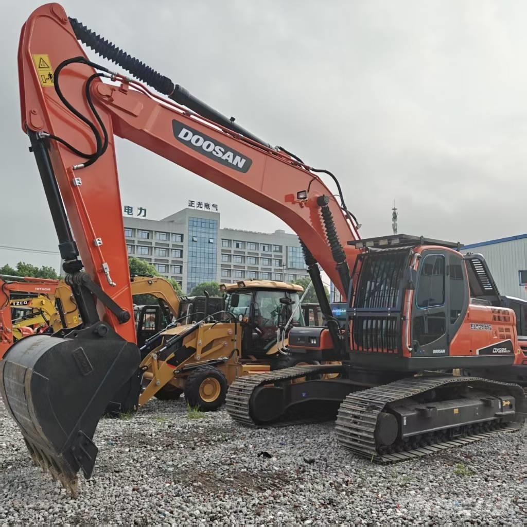 Doosan DX 225 LCA Telakaivukoneet