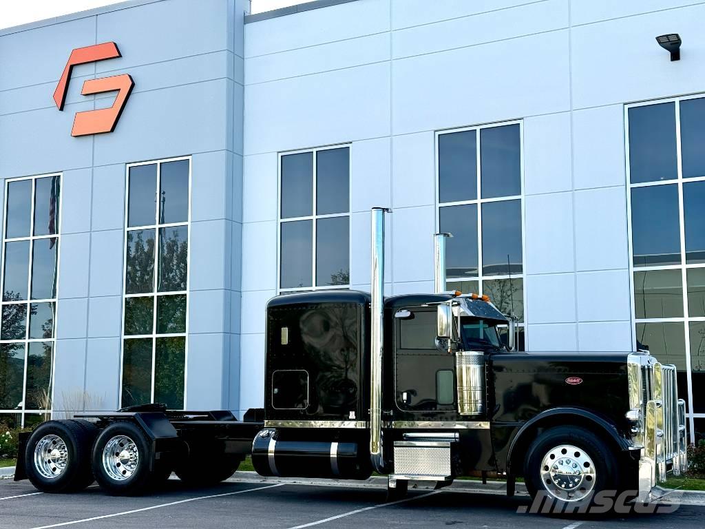 Peterbilt 389 PRIDE Vetopöytäautot