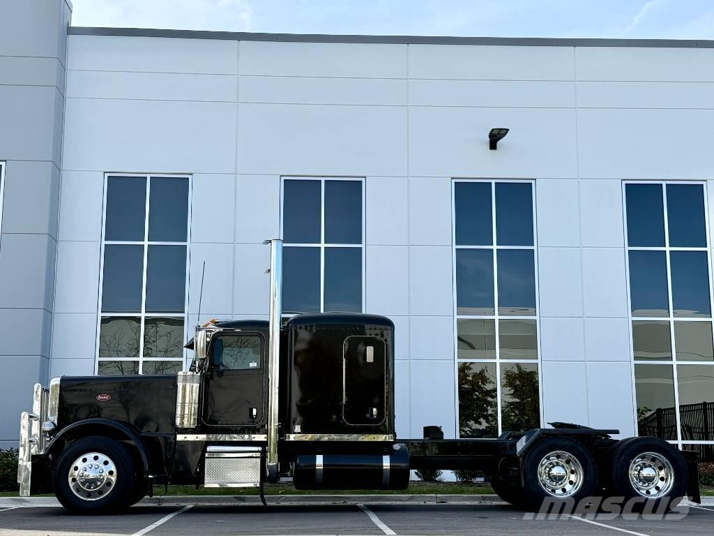 Peterbilt 389 PRIDE Vetopöytäautot