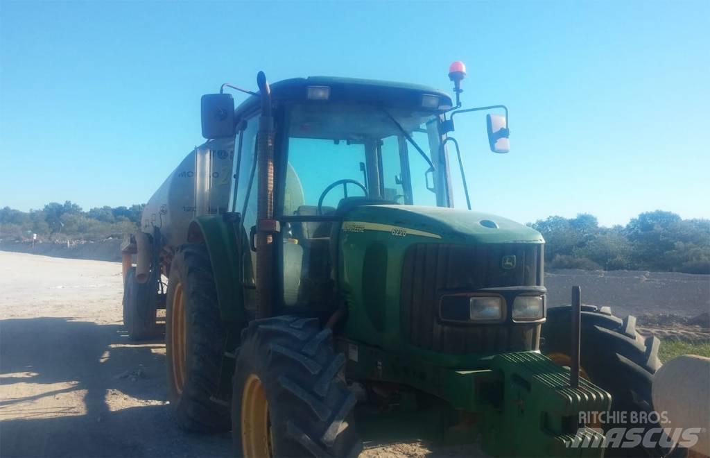 John Deere 6220 Traktorit