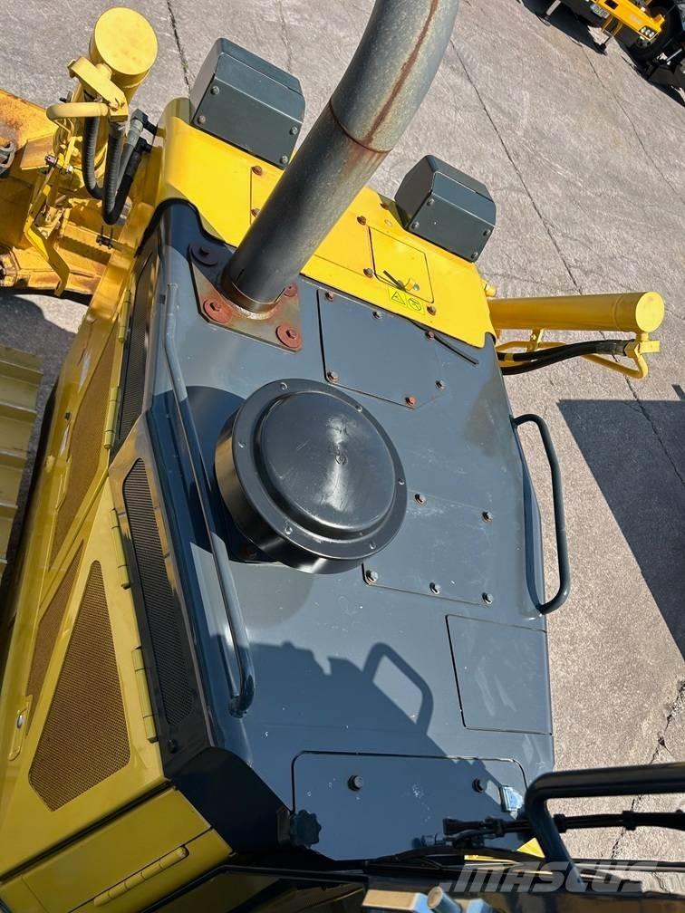 Komatsu D 65 PX-18 Telaketjupuskutraktorit