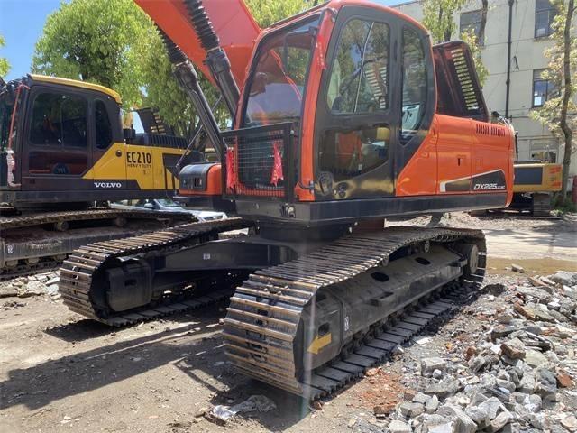 Doosan DX 225 LC Telakaivukoneet