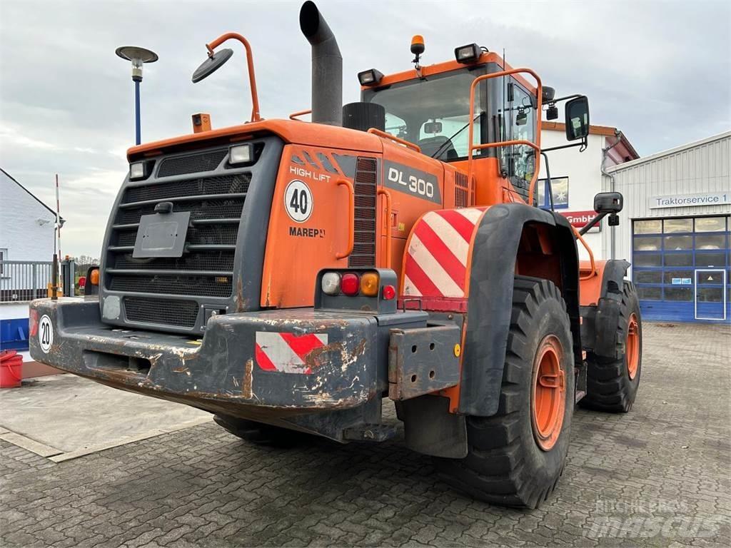 Doosan DL 300 Pyöräkuormaajat
