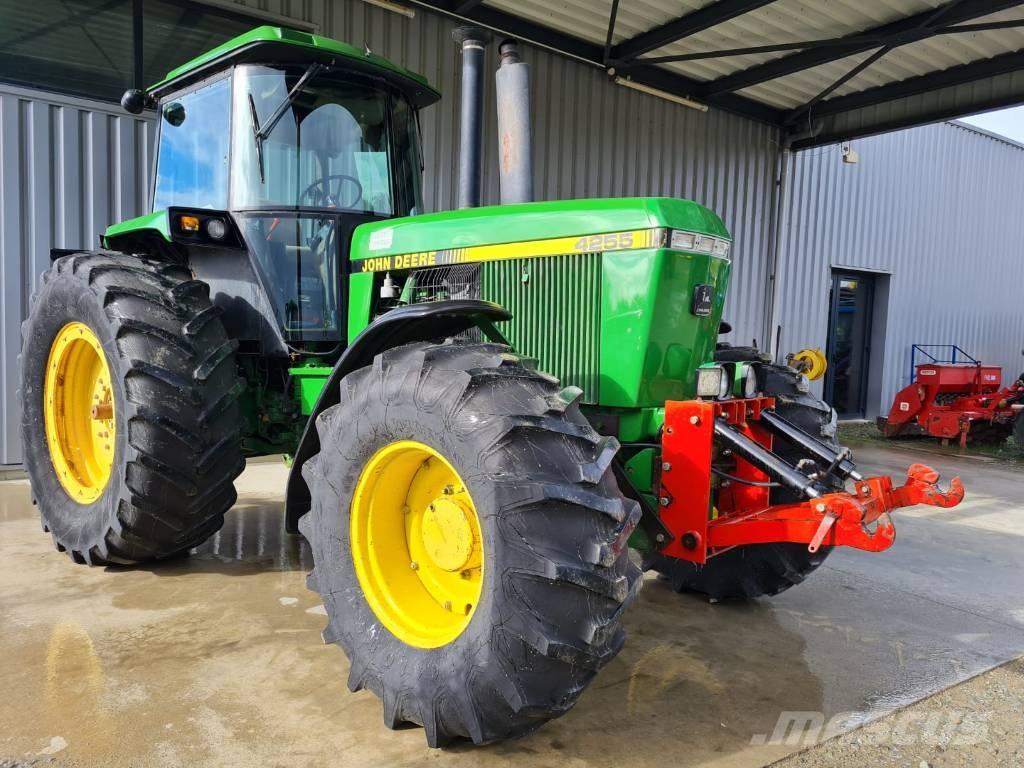 John Deere 4255 Traktorit