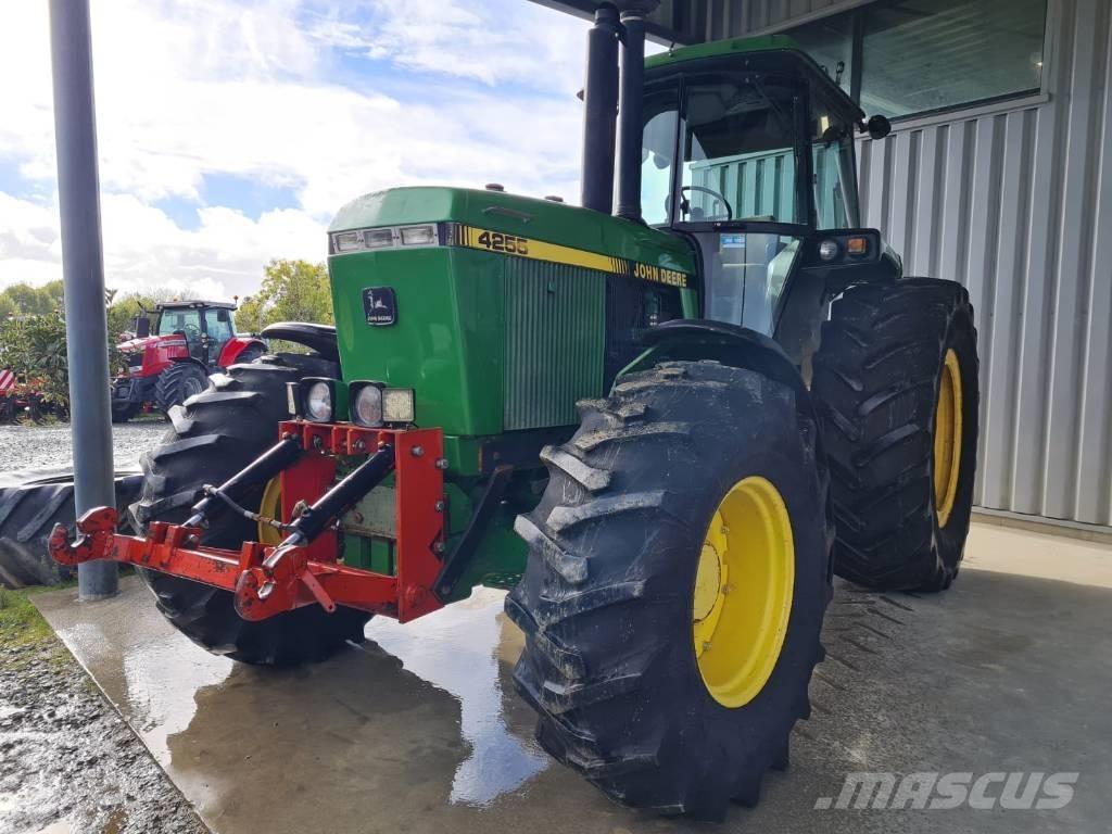 John Deere 4255 Traktorit