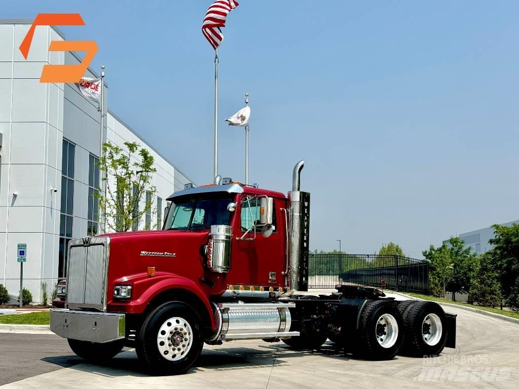 Western Star 4900 SF Vetopöytäautot