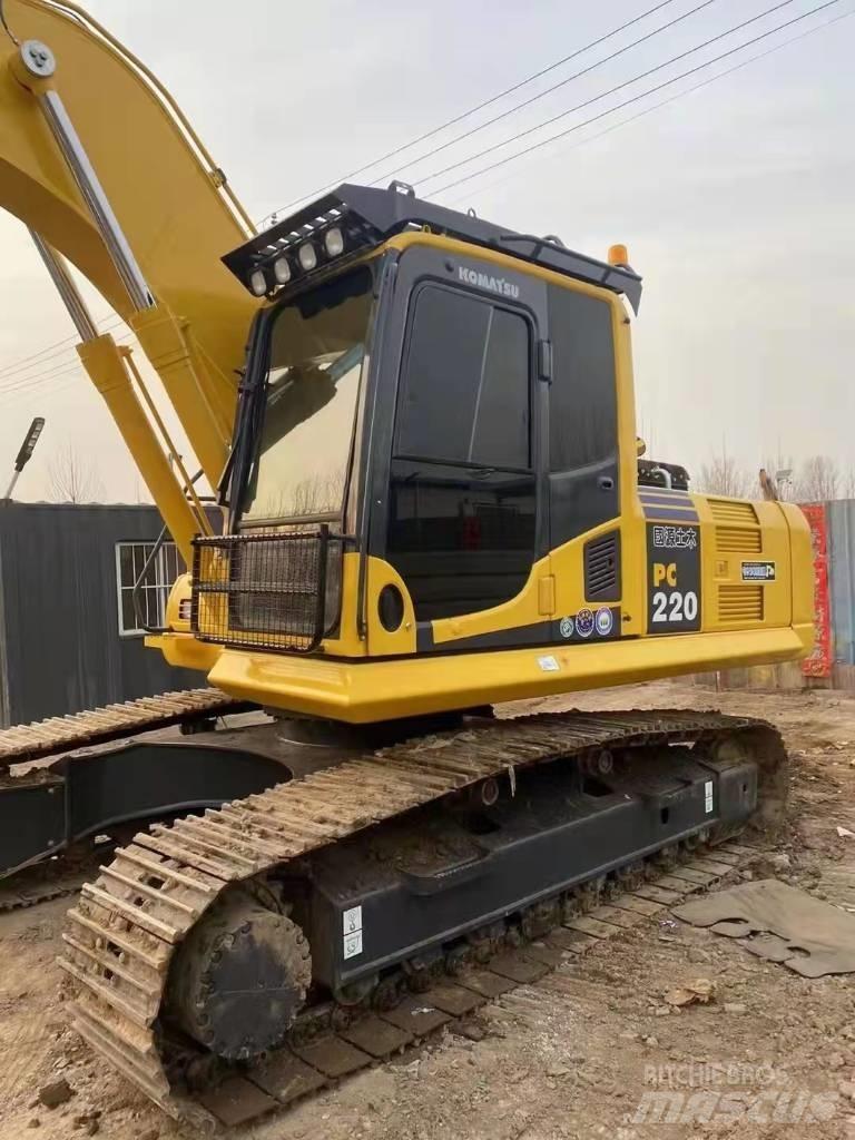 Komatsu PC220-8 Pyöräkaivukoneet