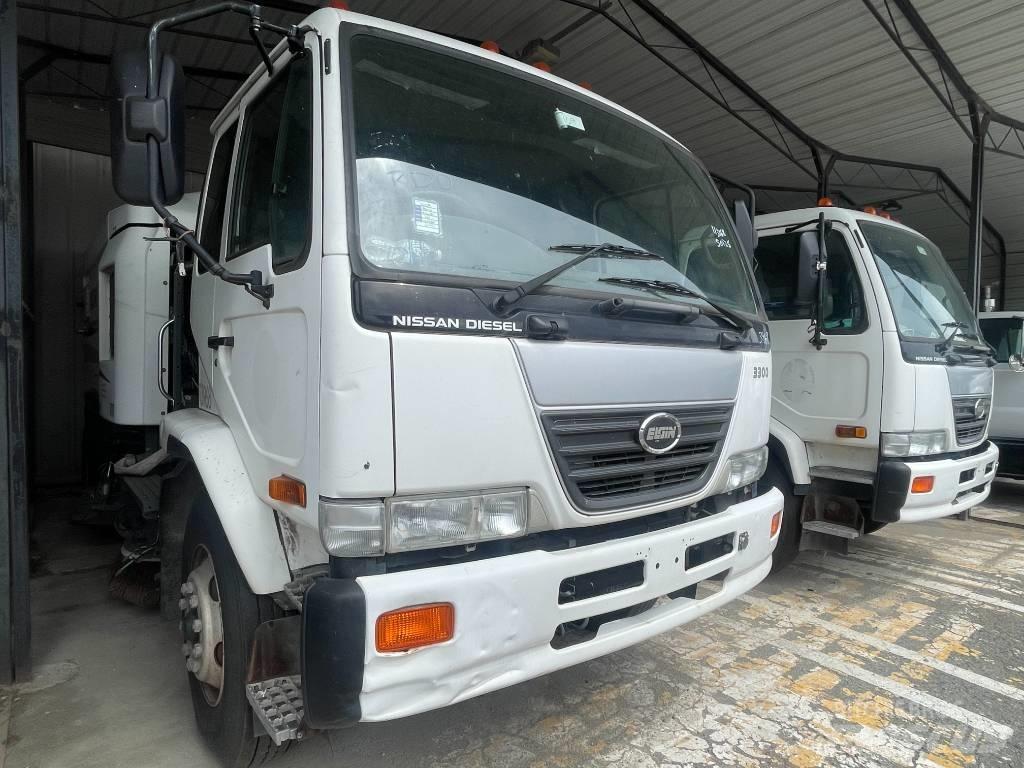 UD 3300 Lakaisuautot