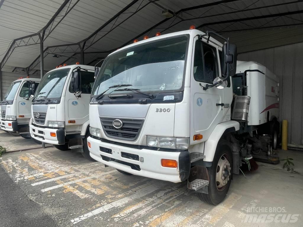 UD 3300 Lakaisuautot