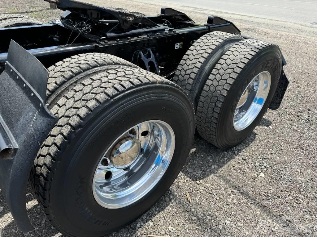 Kenworth T 680 Vetopöytäautot