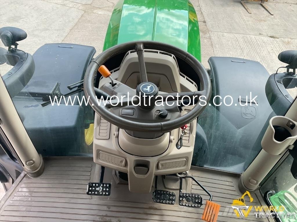 John Deere 6215 R Traktorit