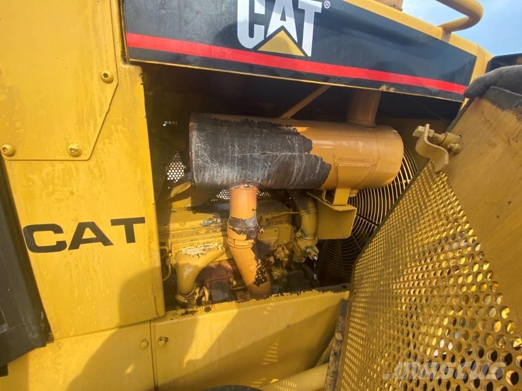 CAT D6R Telaketjupuskutraktorit