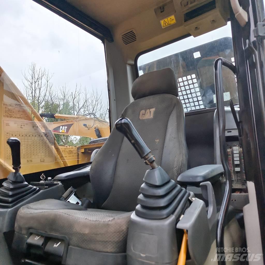 CAT 320 D Telakaivukoneet