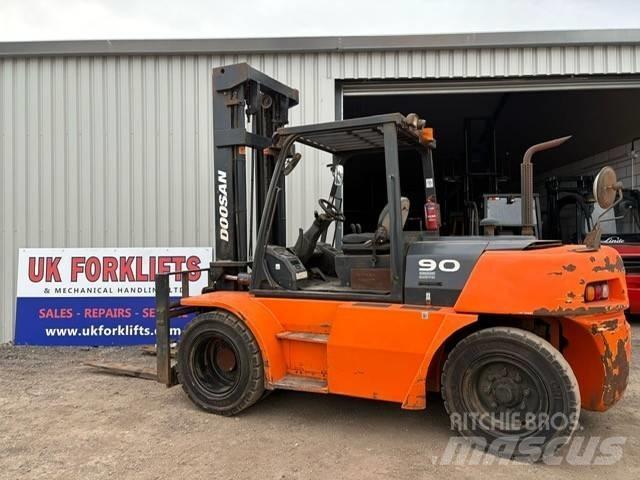 Doosan D 90 S-5 Dieseltrukit
