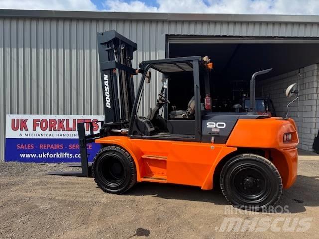 Doosan D 90 S-5 Dieseltrukit
