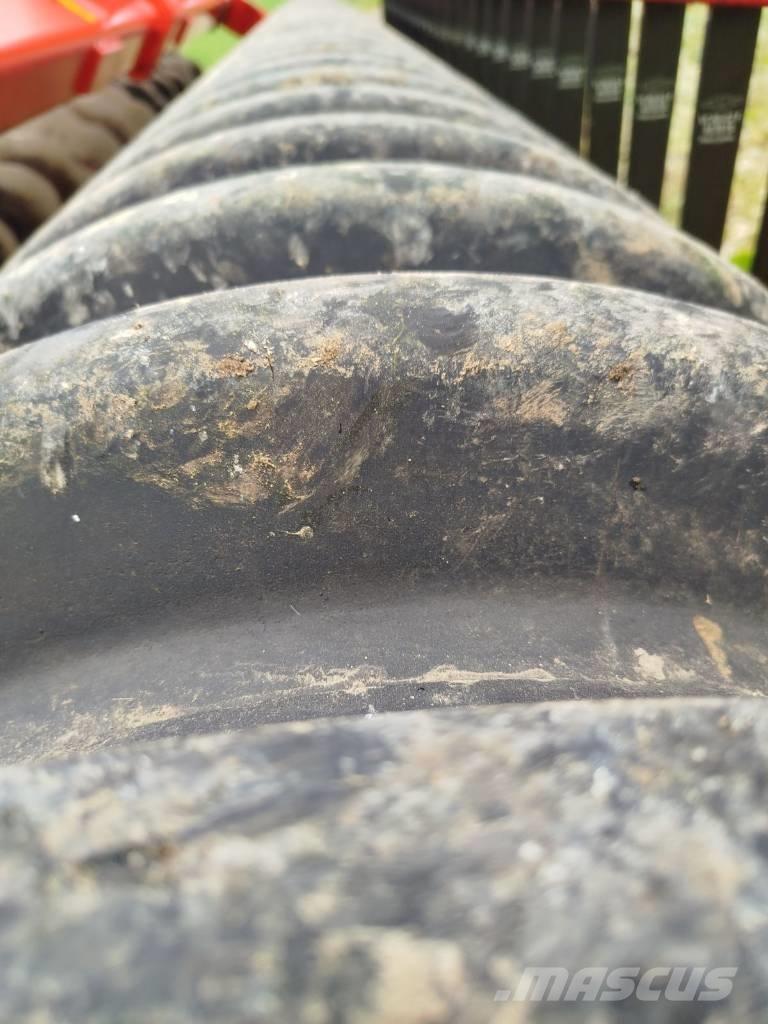 Väderstad Carrier400 Kiekkomultaimet ja lautasäkeet